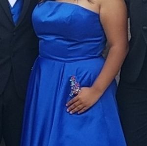 Sleeveless Royal blue dress with pockets